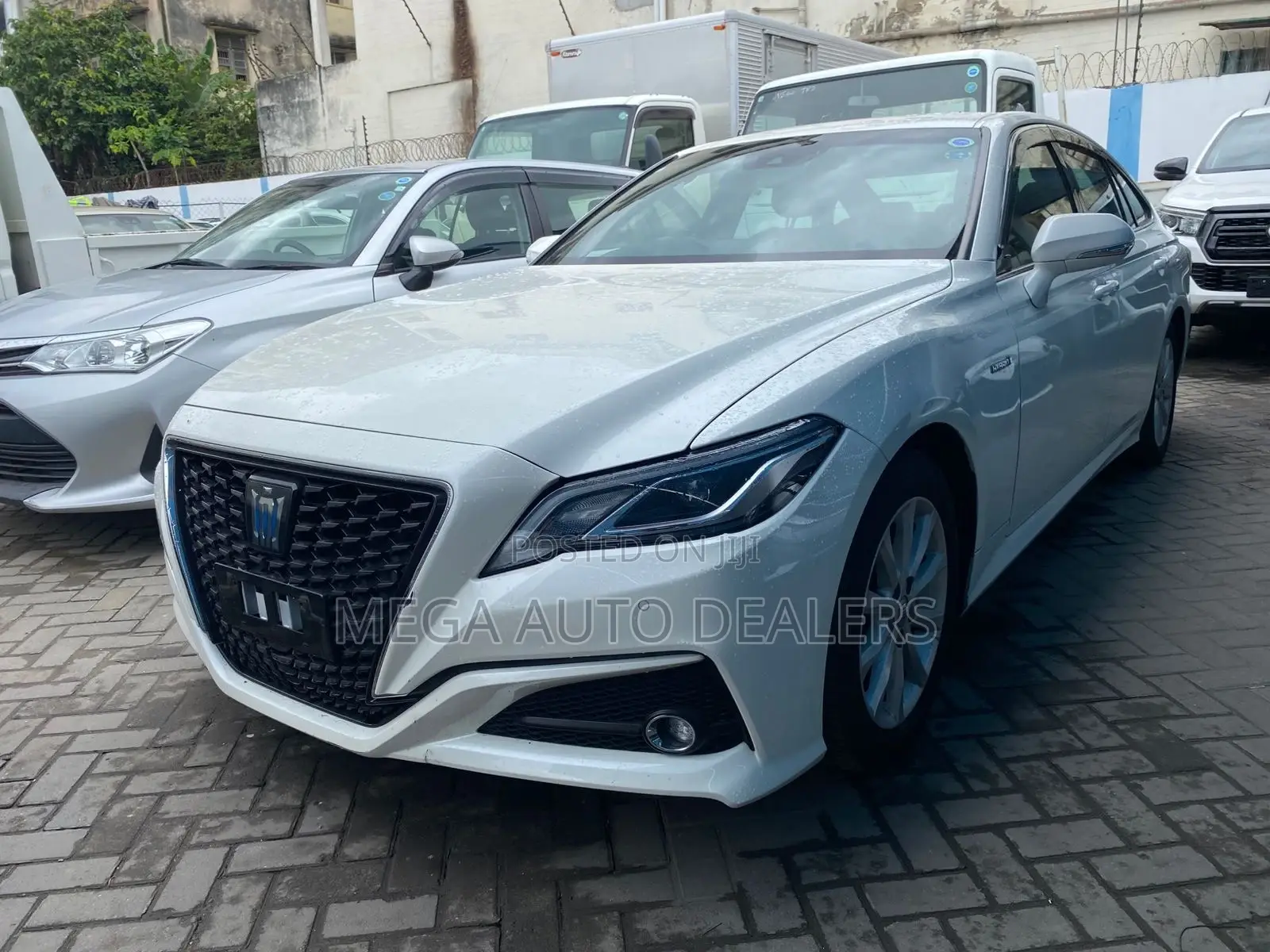Toyota Crown 2018 Silver
