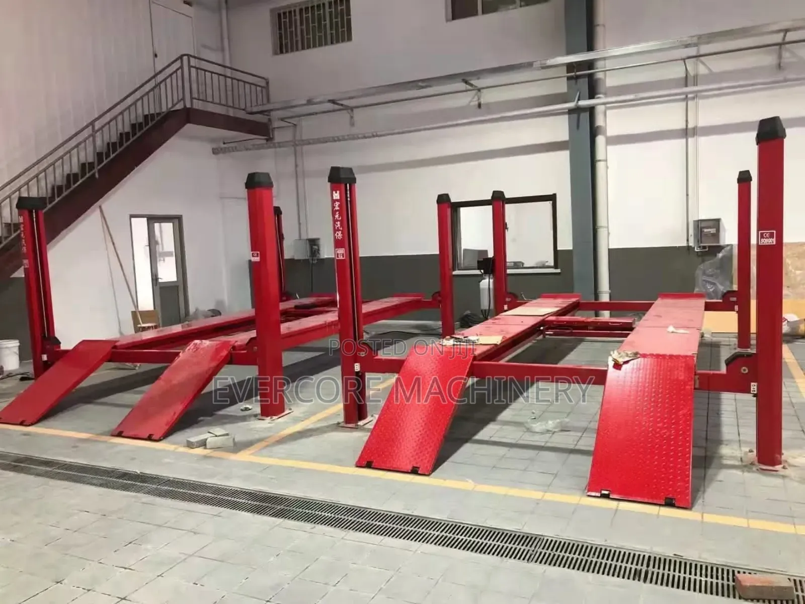 Commercial Four Post Carlift 4000kg Lifting Capacity.