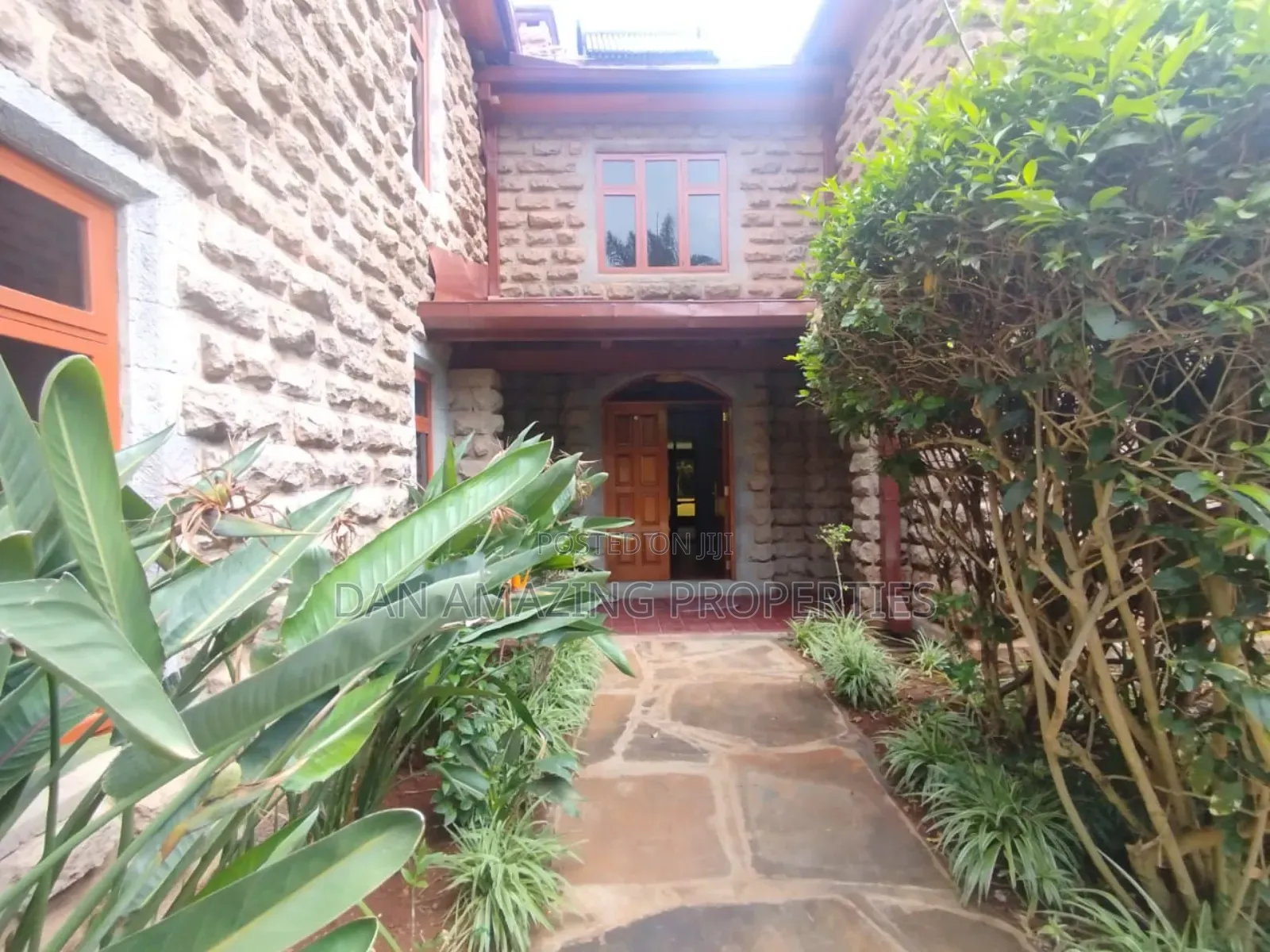 5bdrm Maisonette in Windridge Plus Dsq, Karen for rent