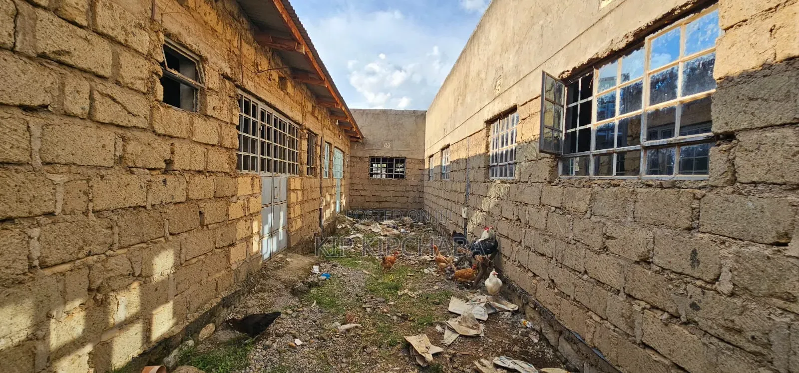 14bdrm Duplex in Roadblock, Huruma for sale