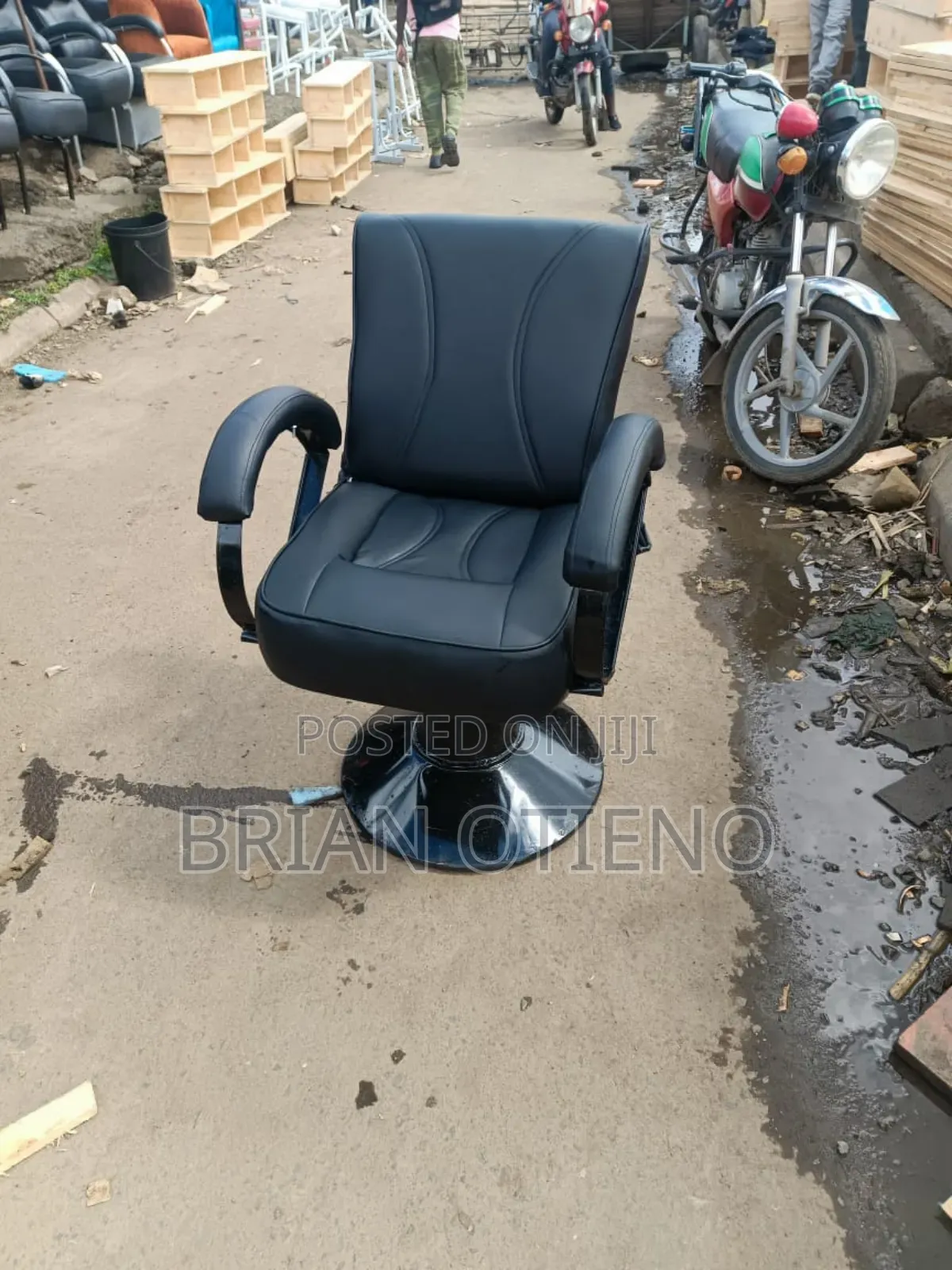 Saloon Styling Seats With a Black Base