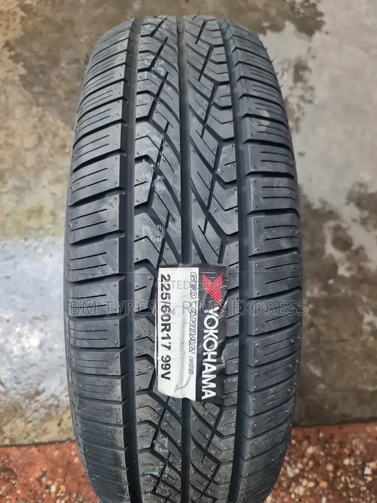 225 /60 R17 Yokohama Tyres(Geolandar G 95).Japan