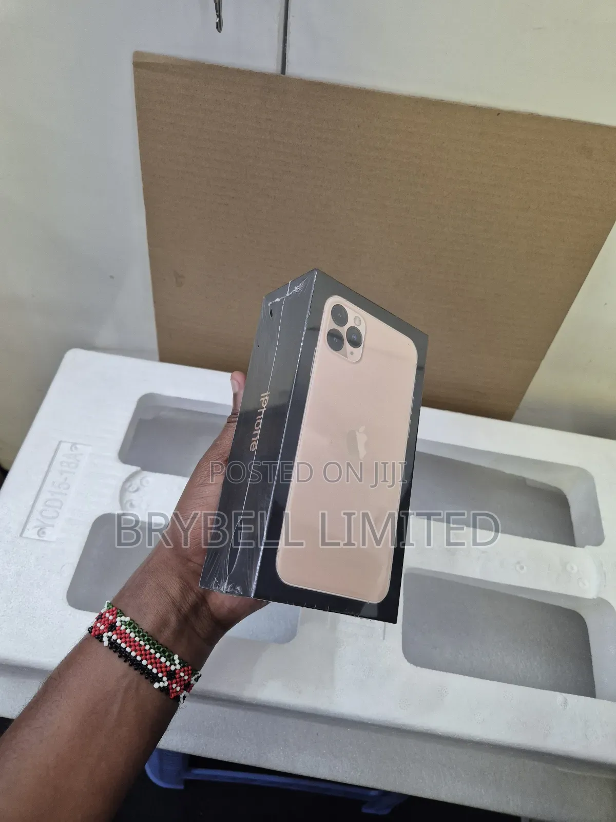 New Apple iPhone 11 Pro Max 256 GB Gold