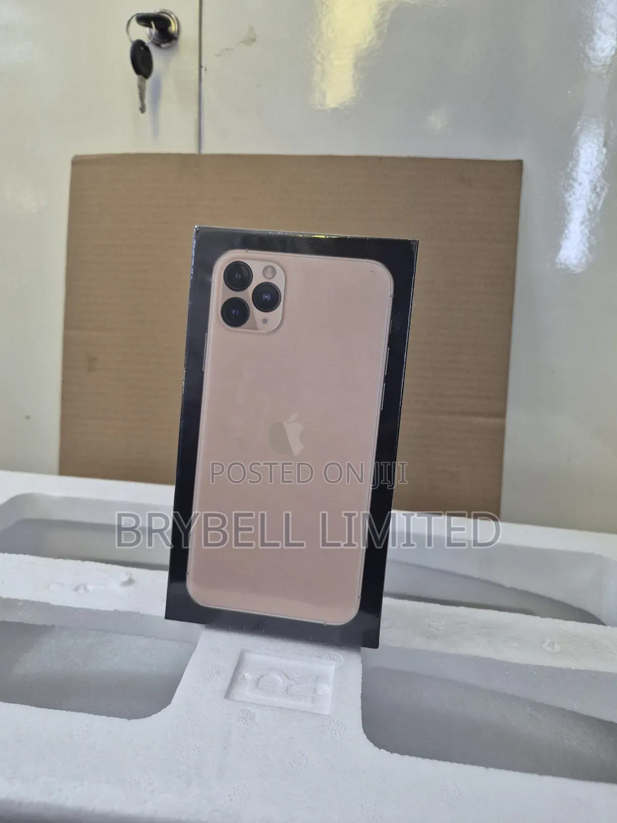 New Apple iPhone 11 Pro Max 256 GB Gold
