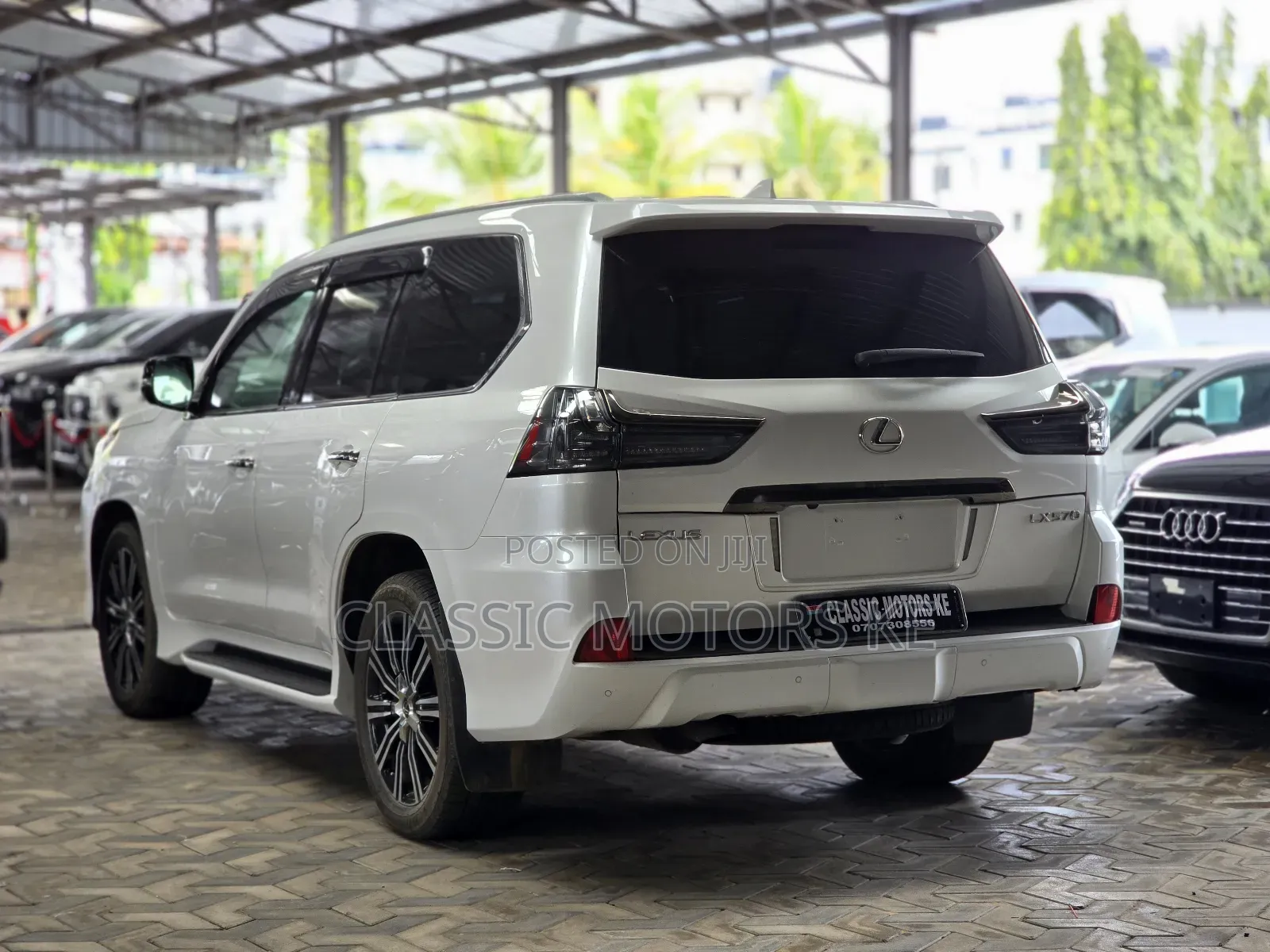 Lexus LX 570 AWD 2019 White