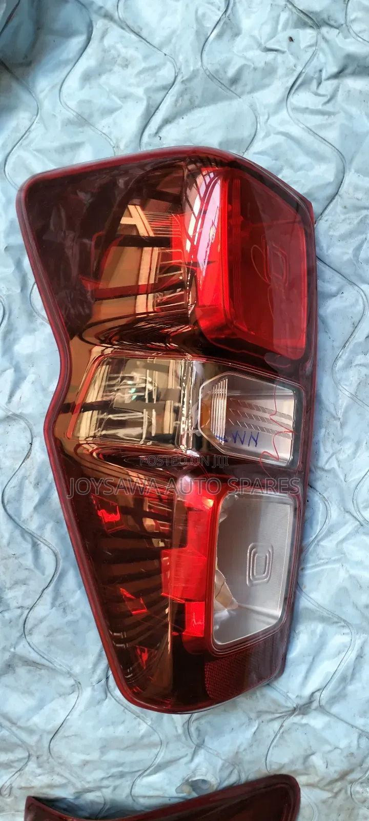 Isuzu Dmax 2015 Taillight