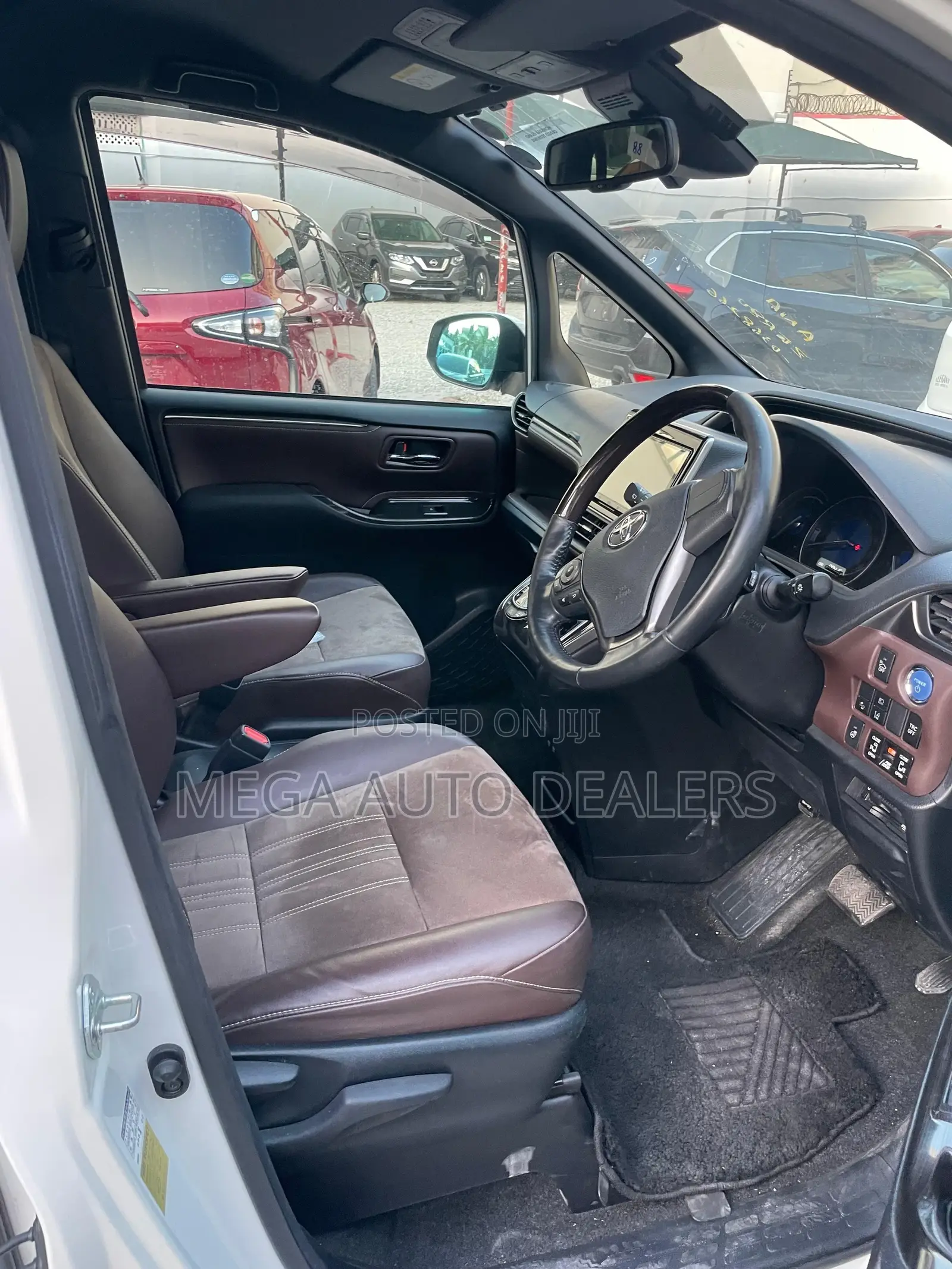 Toyota Esquire 2018 White