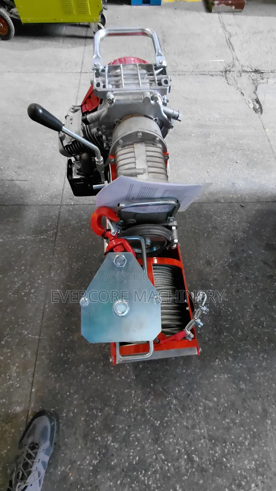 Iori Officine Italolian 1000kg/1t Concrete Hoist/Crane Honda Engine.
