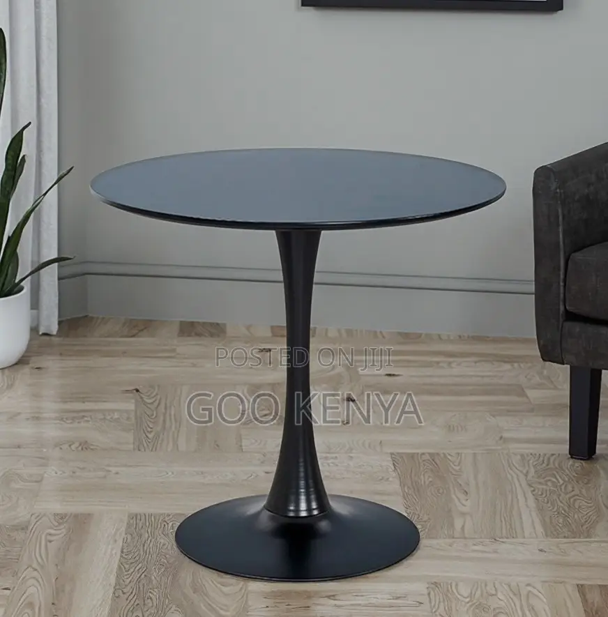 Home Table; Lightweight and Durable Round Barn Style Plastic Table