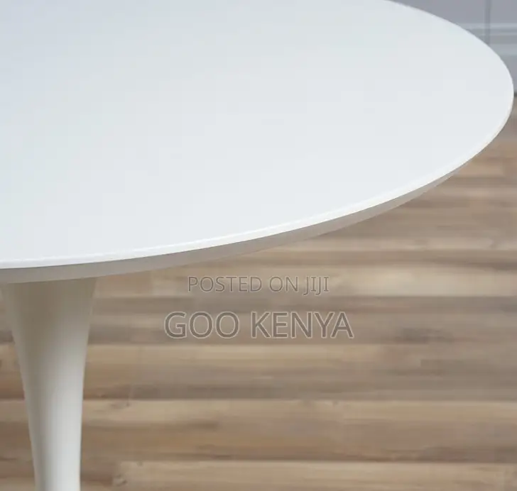 Home Table; Lightweight and Durable Round Barn Style Plastic Table