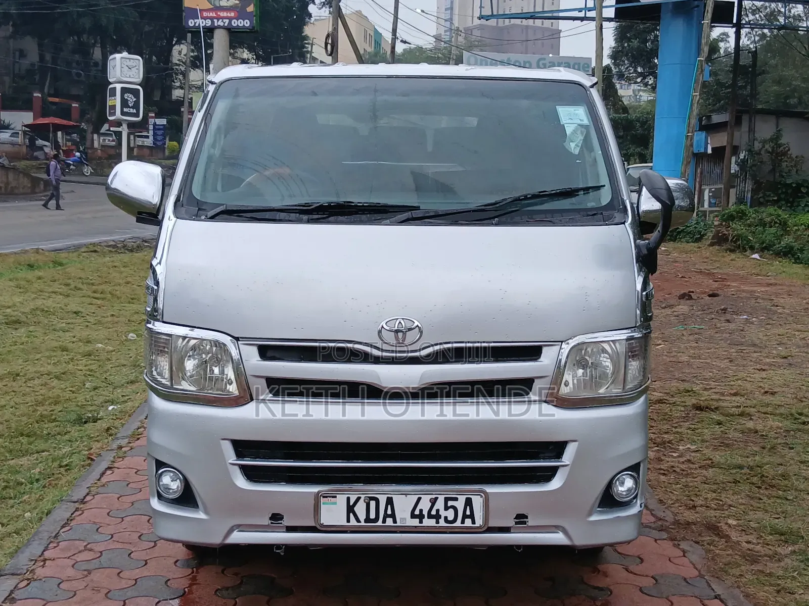 Toyota HiAce 2013 Silver