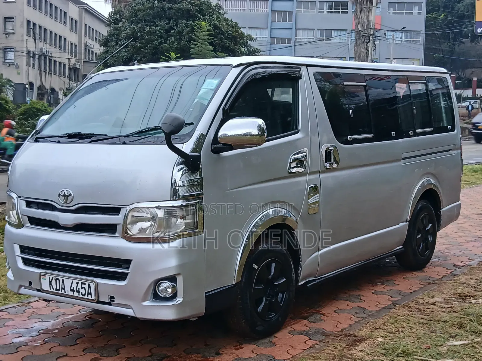 Toyota HiAce 2013 Silver