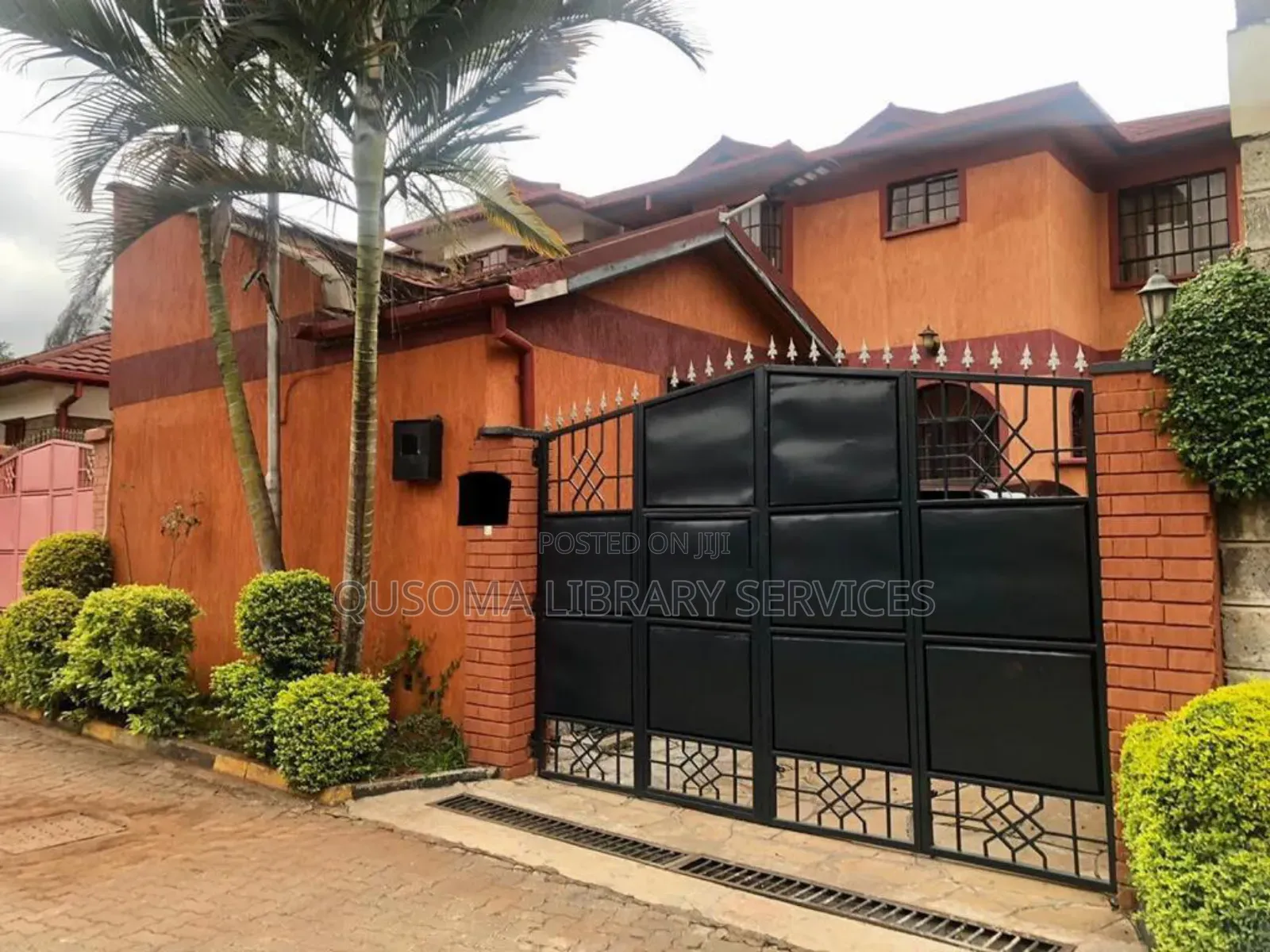 A Stunning 4-Bedroom Luxurious House With DSQ