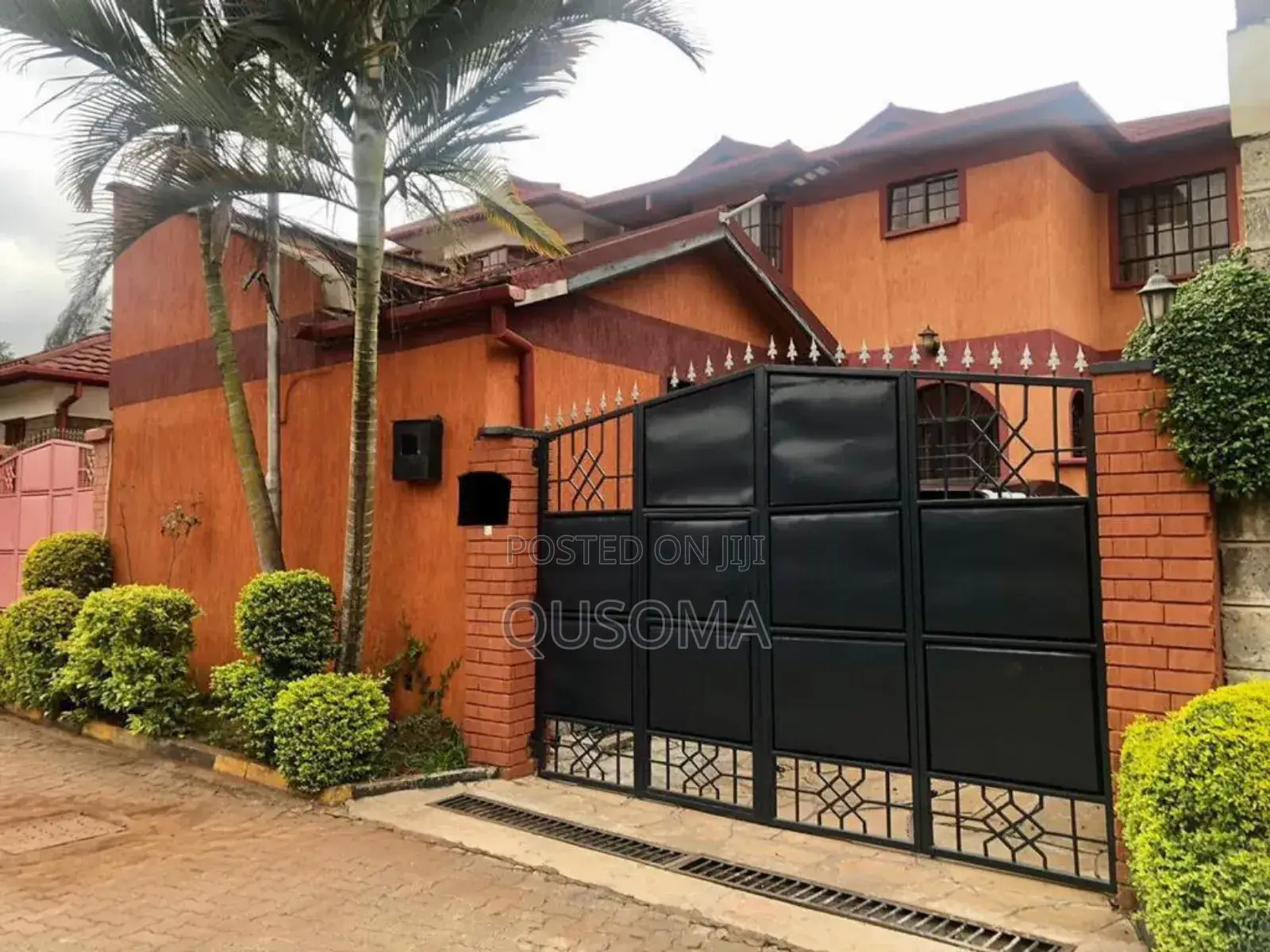 A Stunning 4-Bedroom Luxurious House With DSQ