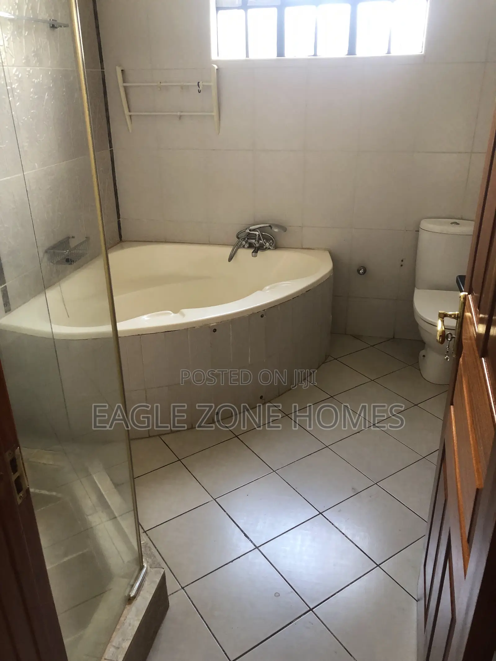 3bdrm Apartment in Rhapta Road for rent