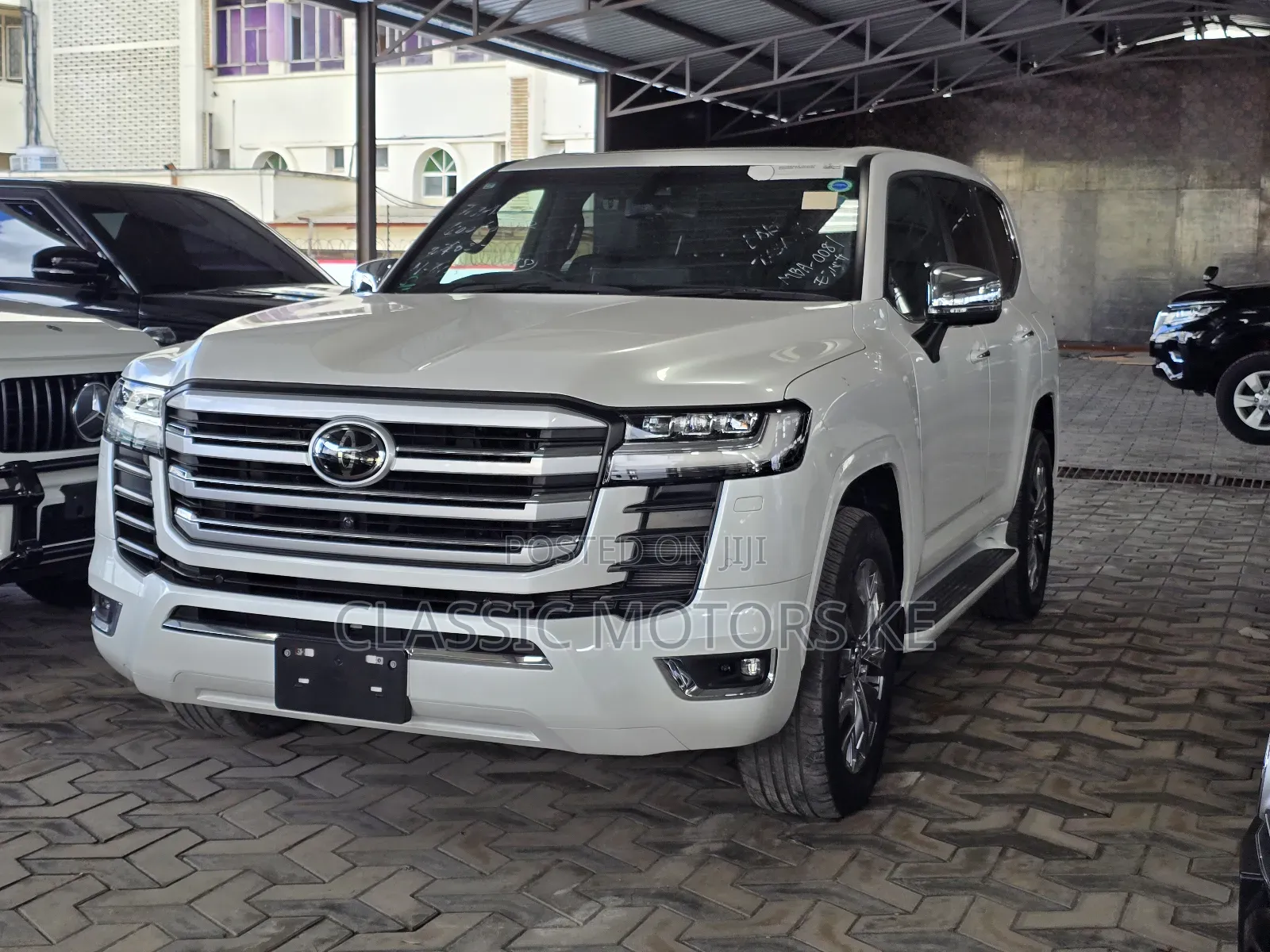Toyota Land Cruiser LC300 2021 White