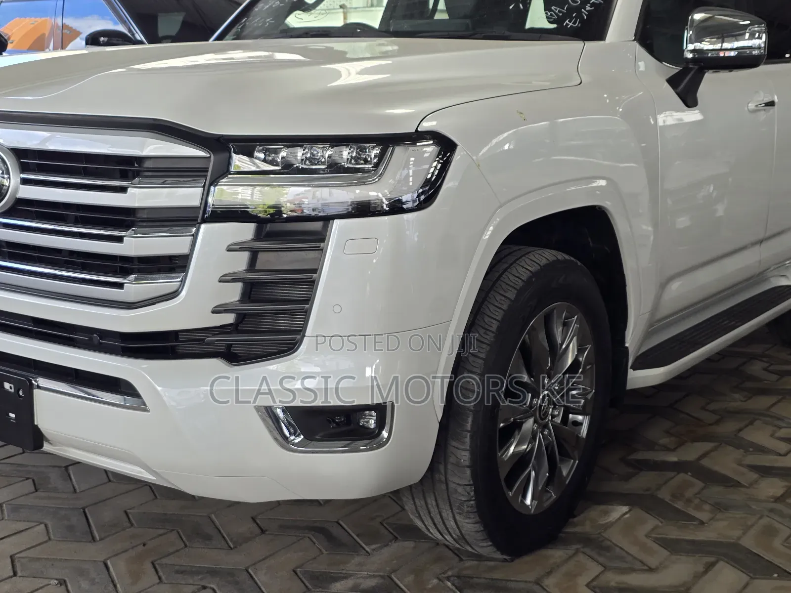 Toyota Land Cruiser LC300 2021 White