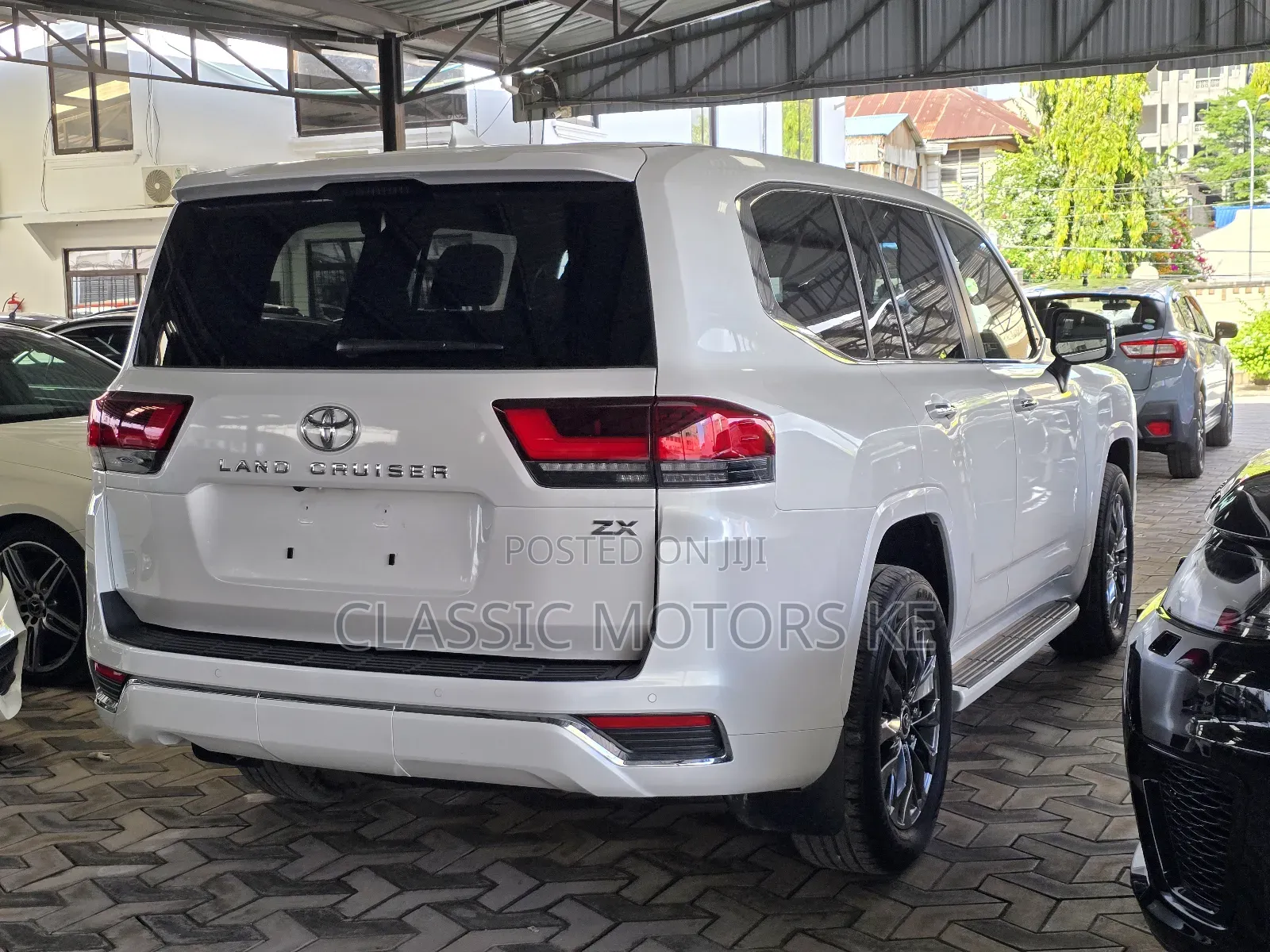Toyota Land Cruiser LC300 2021 White