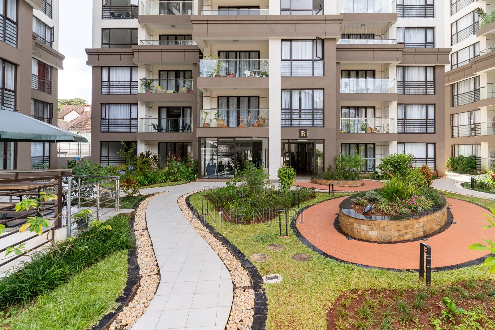 Amazing 2bdrm Apartment Located in Riverside at Per Day