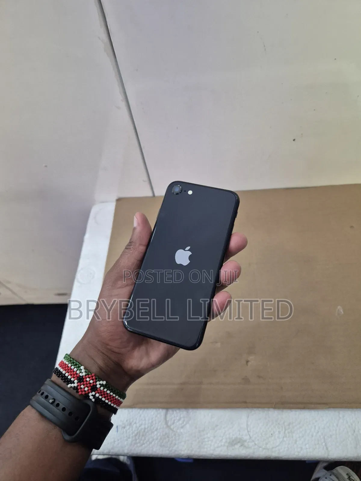 Apple iPhone SE 64 GB Black