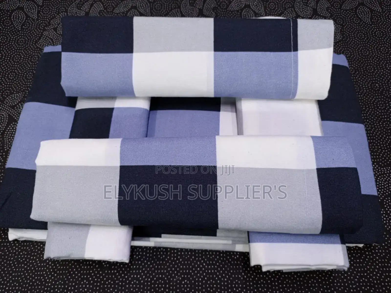  6 Pc Bedsheets 
2 PCS Bedsheets 
4 PCS Pillow Cases 
6x6
 at 