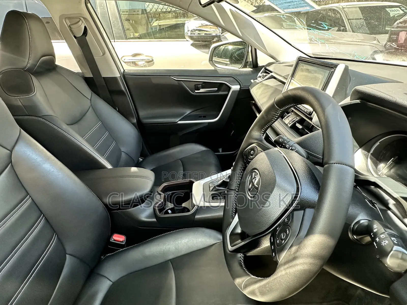 Toyota RAV4 LE AWD 2019 White