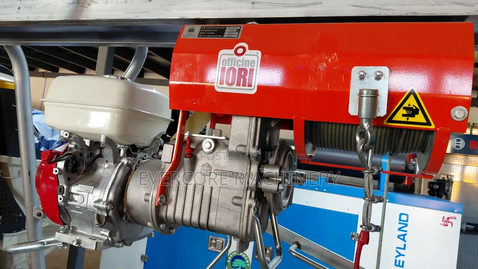 Iori Italian 1000kg One Tonne Concrete Crane With Honda Gx270 Engine.