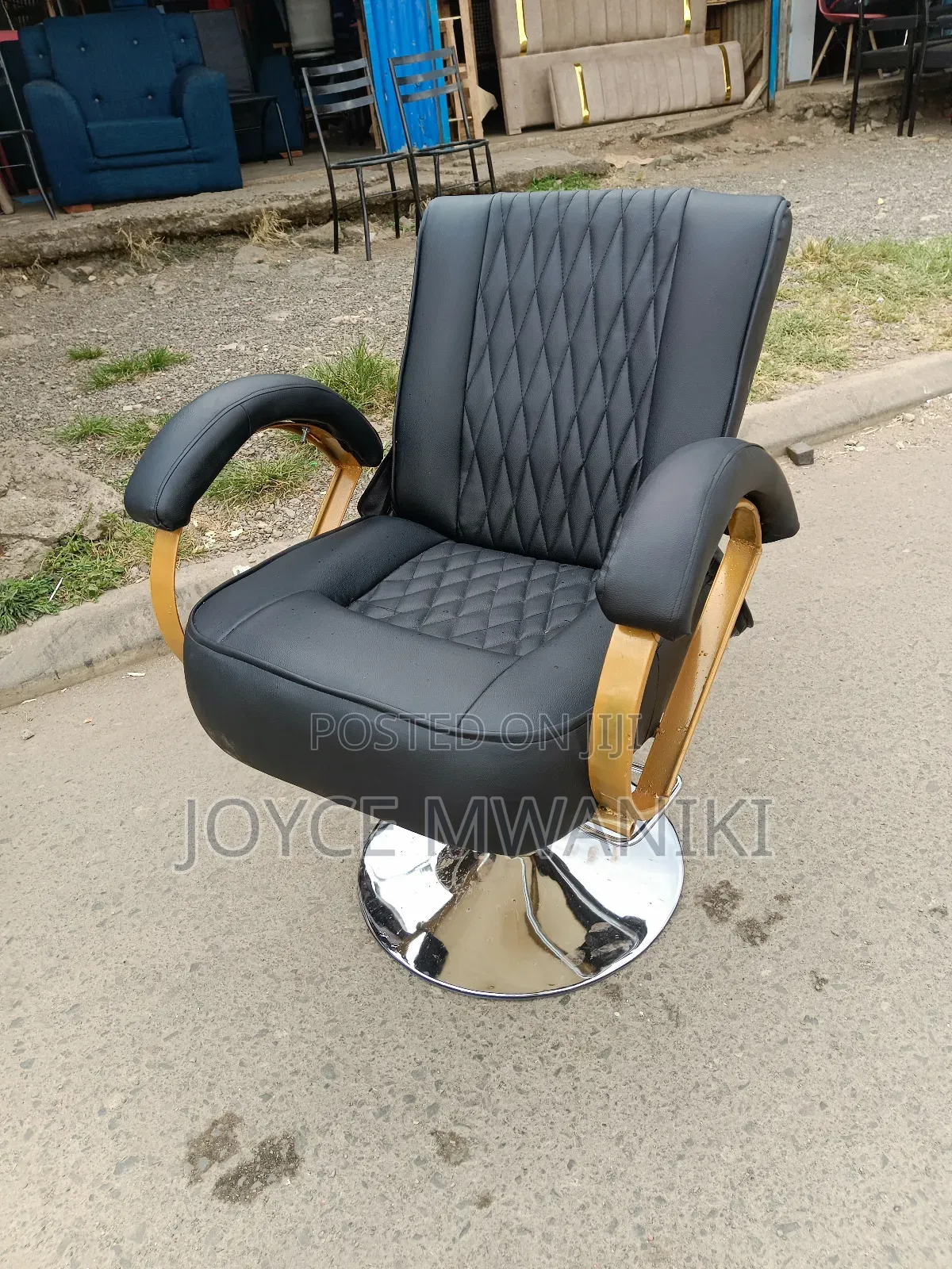Black Salon Recliner Seat or Styling Seat