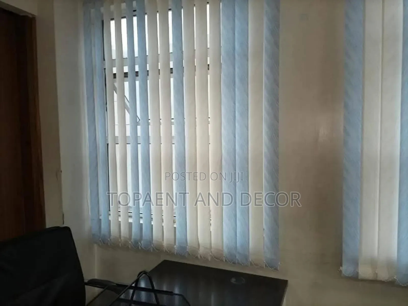 Modern Offices Vertical Blinds for Conference Rooms