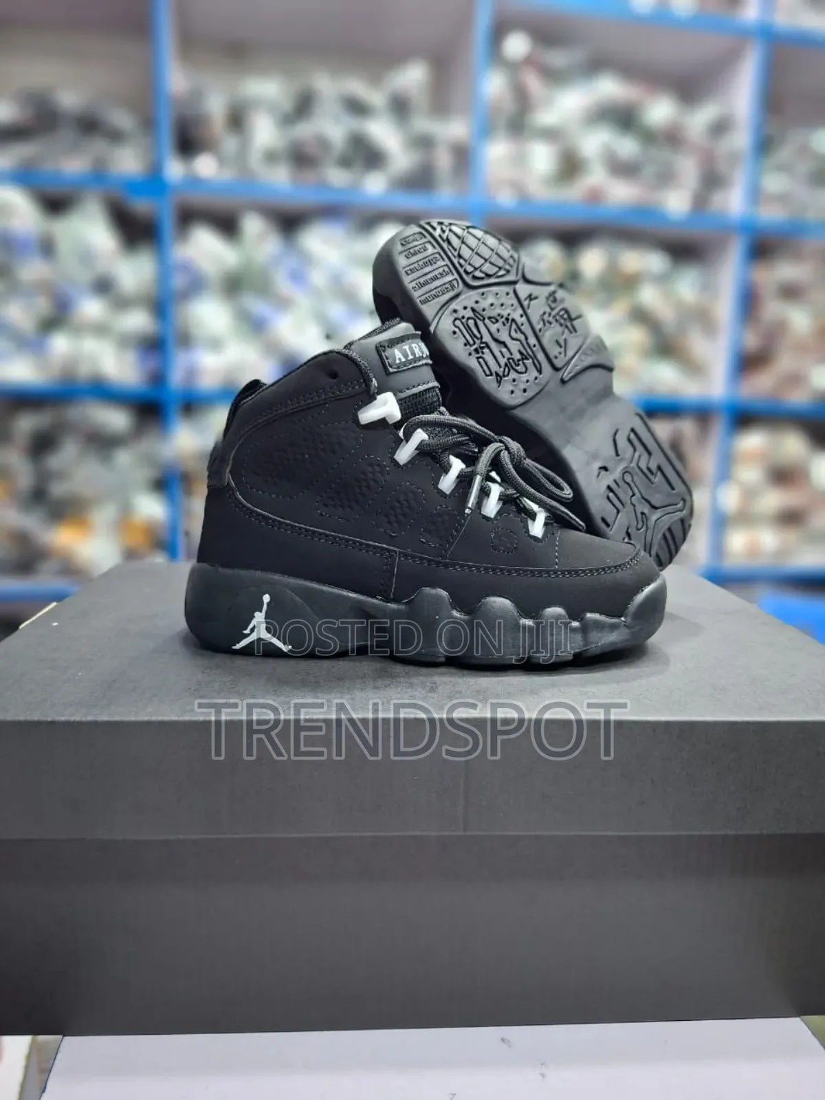 Kids Jordan 9
Black