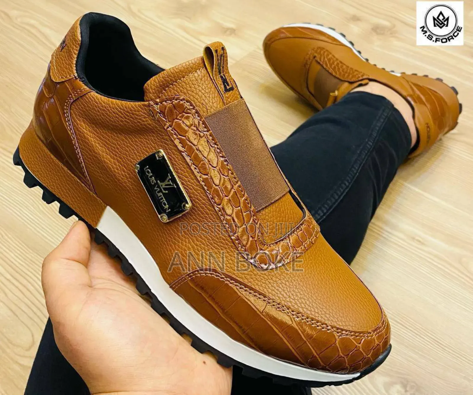 Lv Leather Sneakers
Size 40 - 44