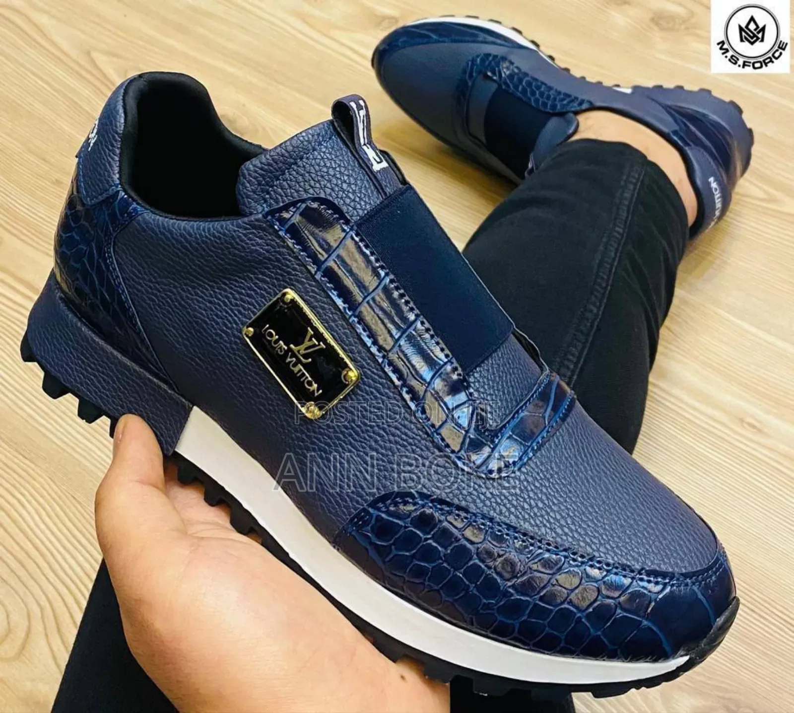 Lv Leather Sneakers
Size 40 - 44