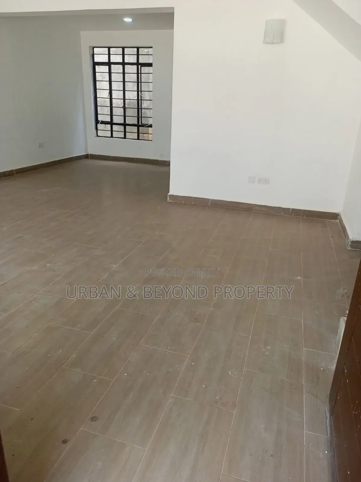4bdrm Townhouse / Terrace in Gitaru for rent