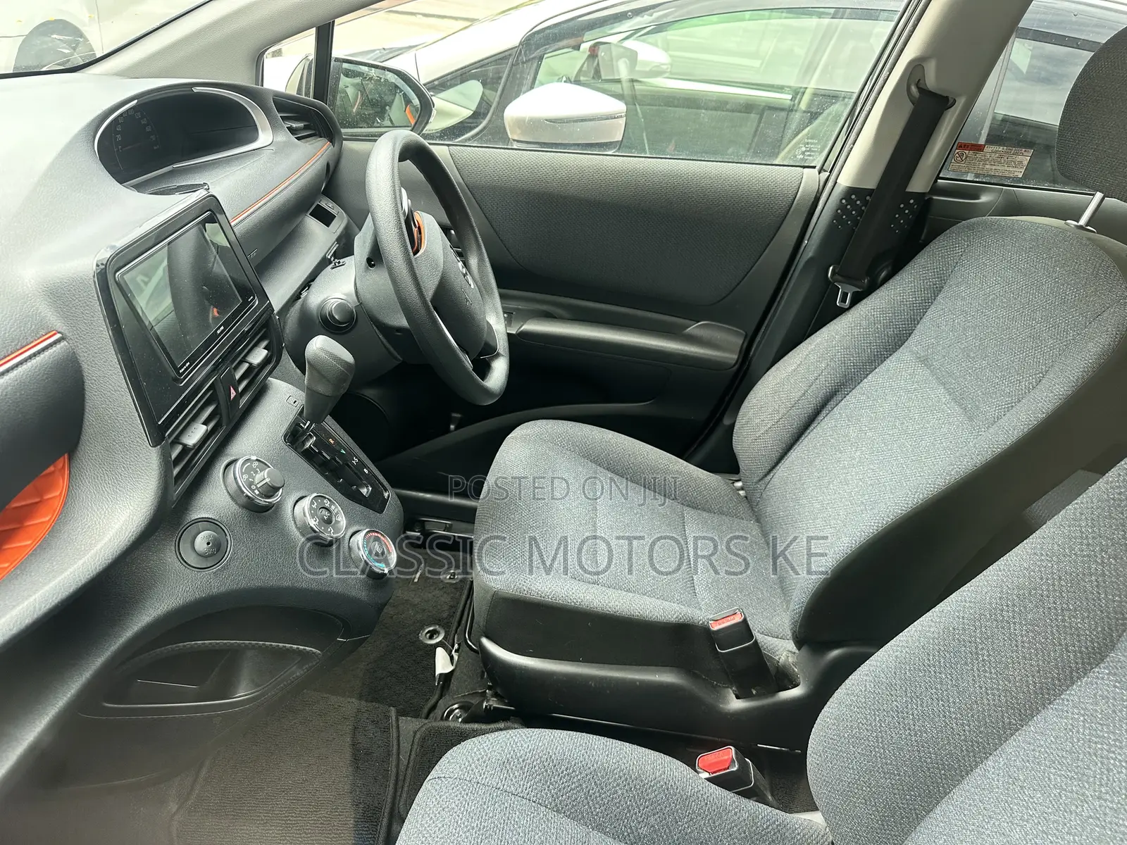 Toyota Sienta 1.5 Hybrid FWD 2019 Black