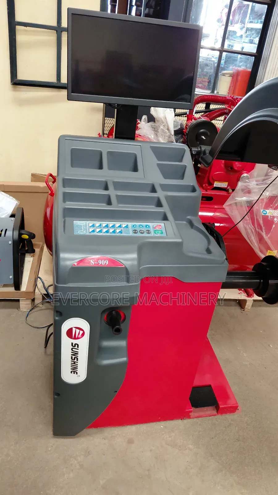 Wheel Balancing Machine Automatic With Computer.