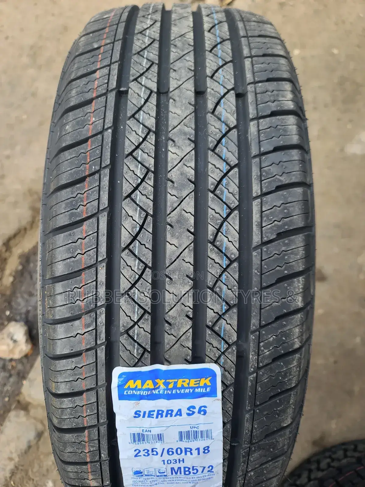 235/60r18 Maxtrek Tires [Sierra S6]
