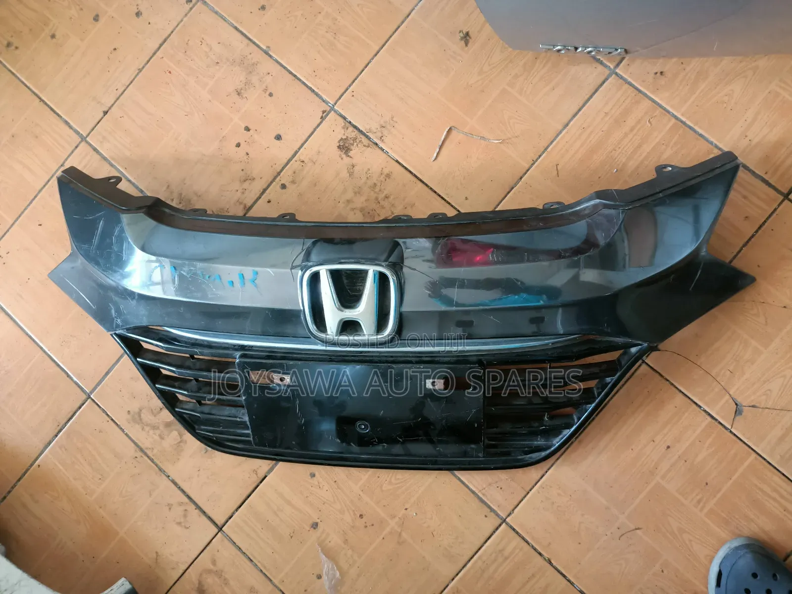 Honda Vezel Glass Type Grill