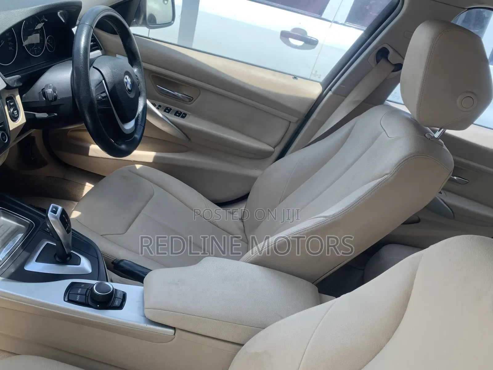 BMW 320i Sedan RWD 2010 Silver
