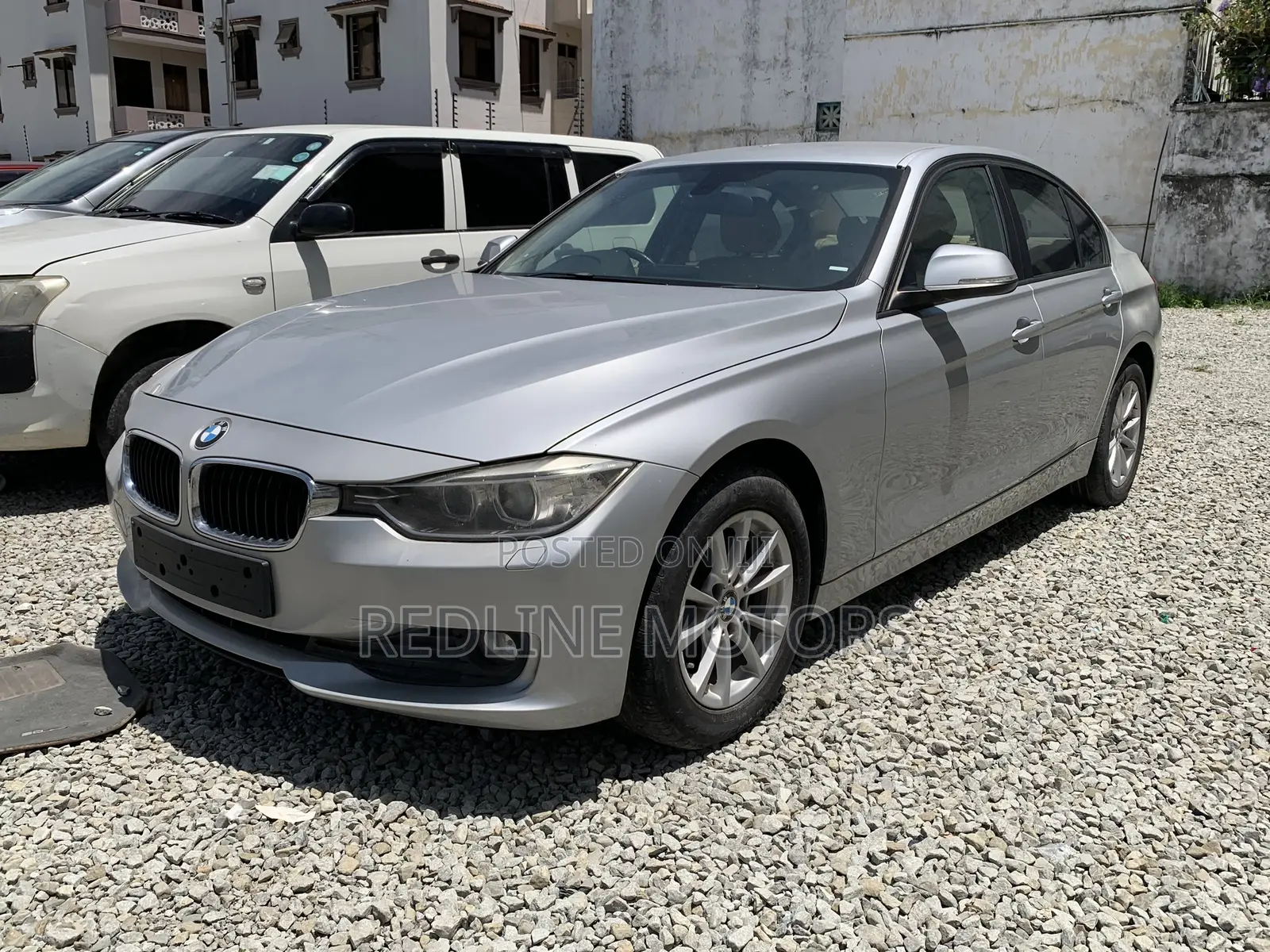 BMW 320i Sedan RWD 2010 Silver