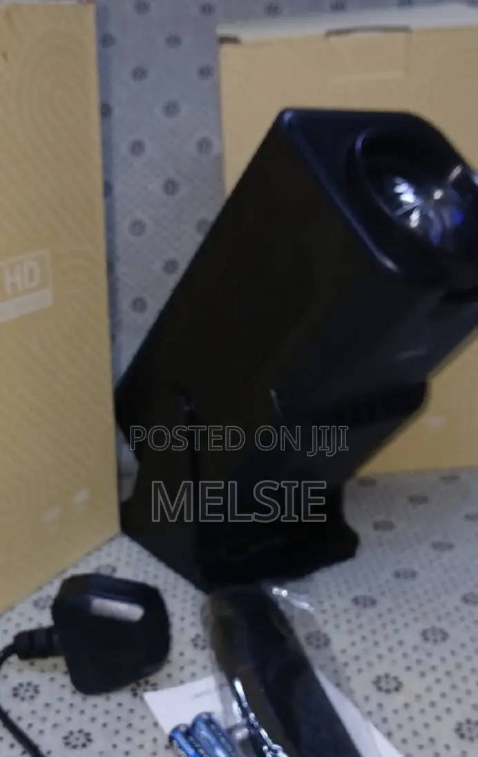 Android 13 Projector 300ansi Outdoor Portable 180° Rotable Projector