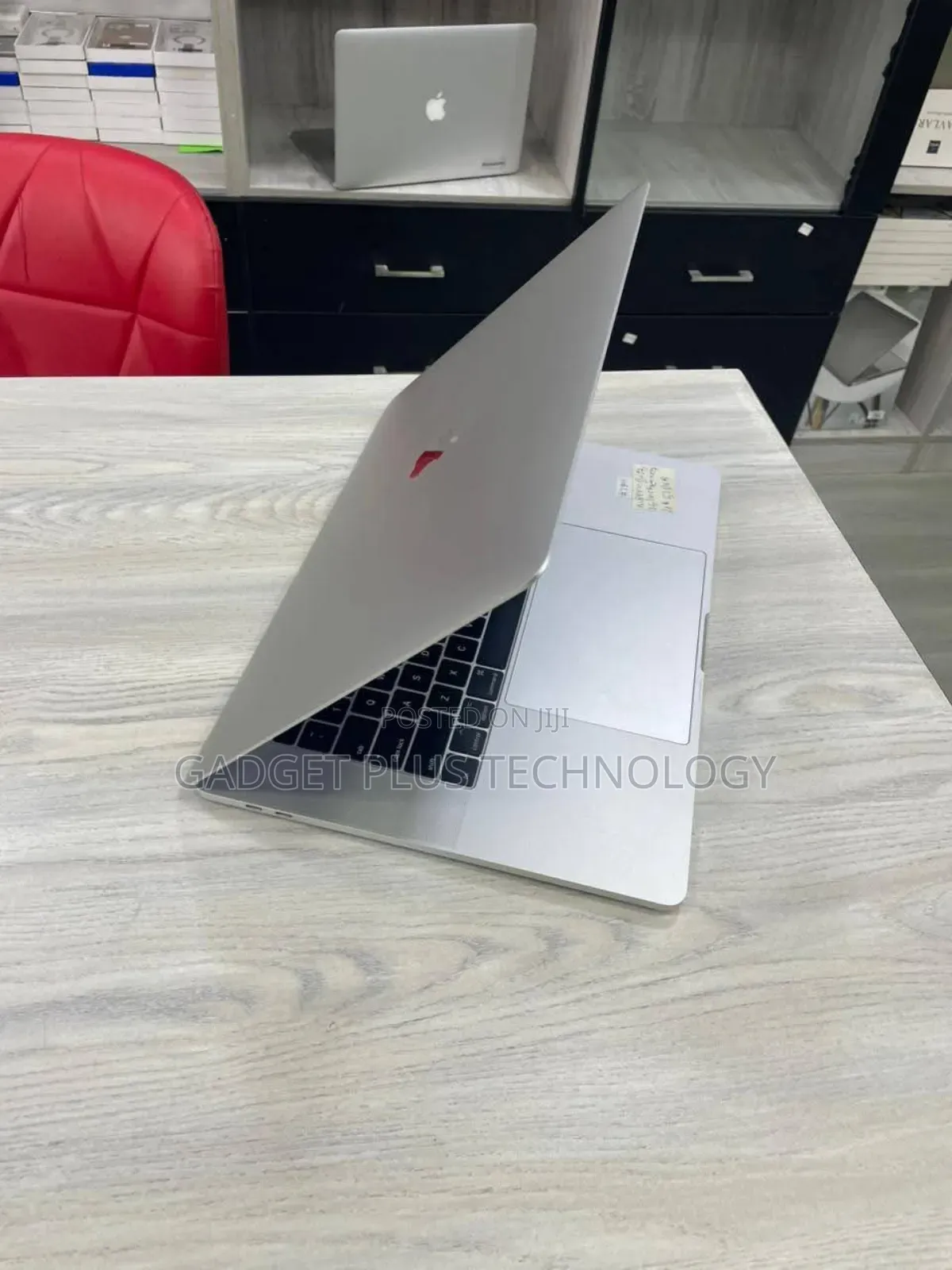 Laptop Apple MacBook Pro 2018 16GB Intel Core I7 SSD 1T