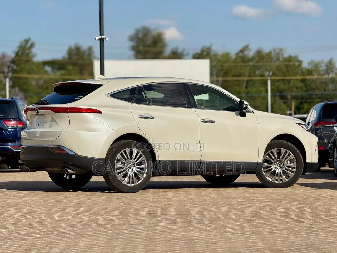 Toyota Harrier 2.0 2020 White