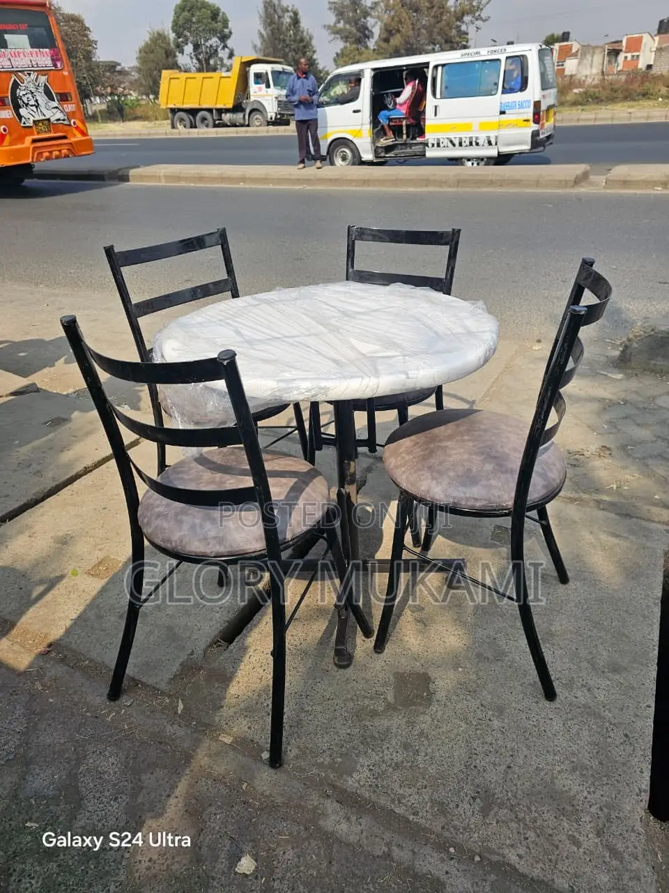White Round Marble Table