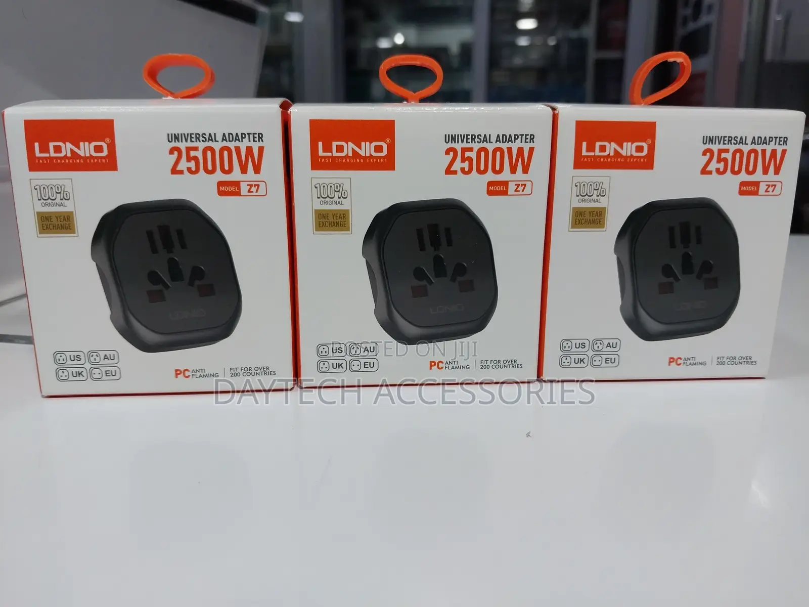 Ldnio Z7 Universal Travel Adapter 4-in-1 International Plug.