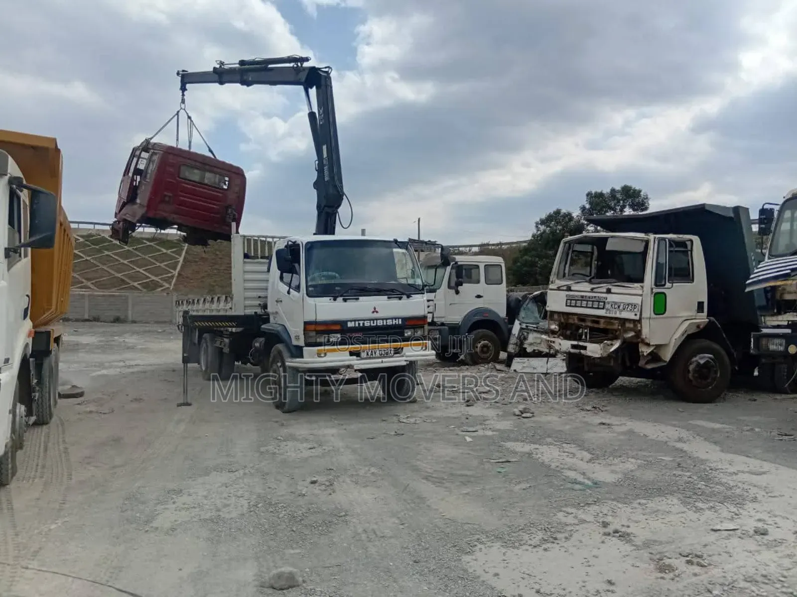 Transit Trailers With Cranes Are Available for Transportation