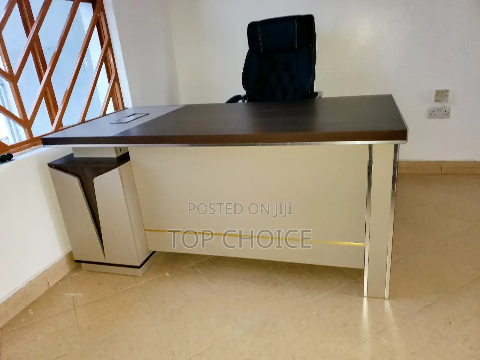 Luxury Manager's Desk With Side Cabinets
