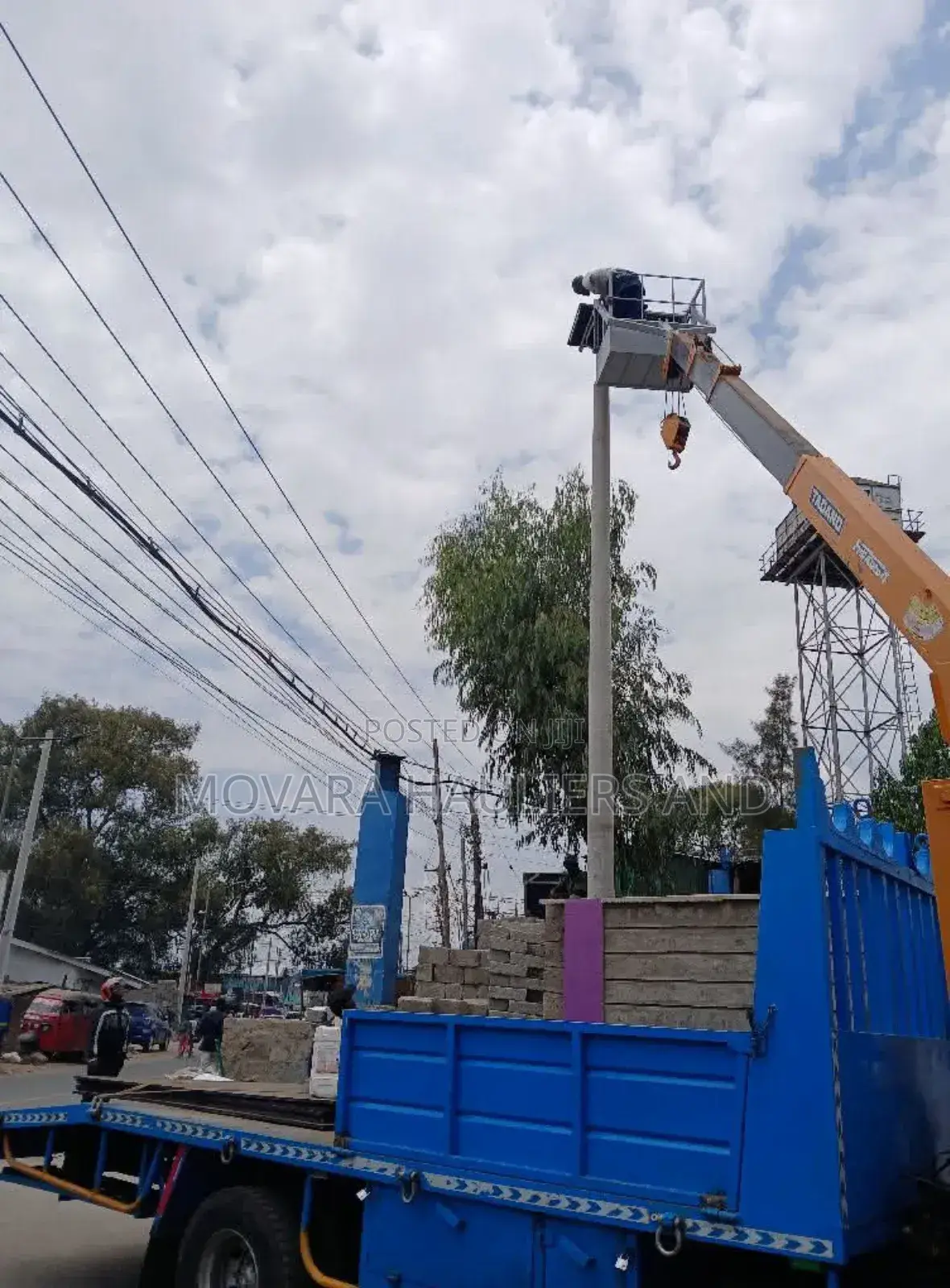 Hoisting Crane for Jobs Accesible
