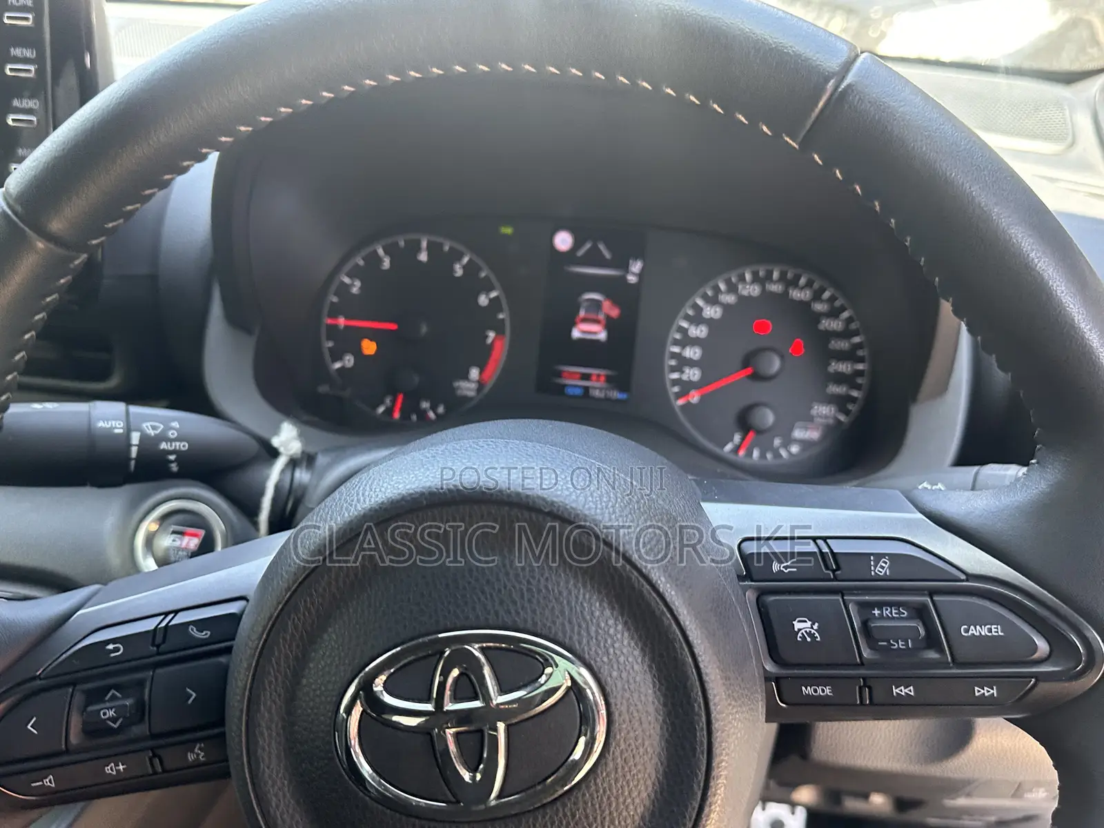 Toyota Yaris 2021 White