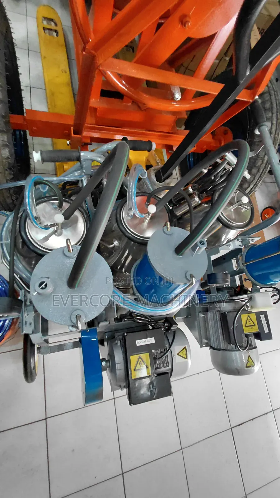 Double Cow Milking Machine With 2 Stainless Steel Buckets.