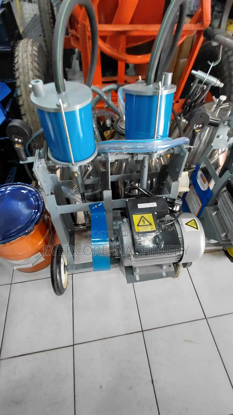 Double Cow Milking Machine With 2 Stainless Steel Buckets.